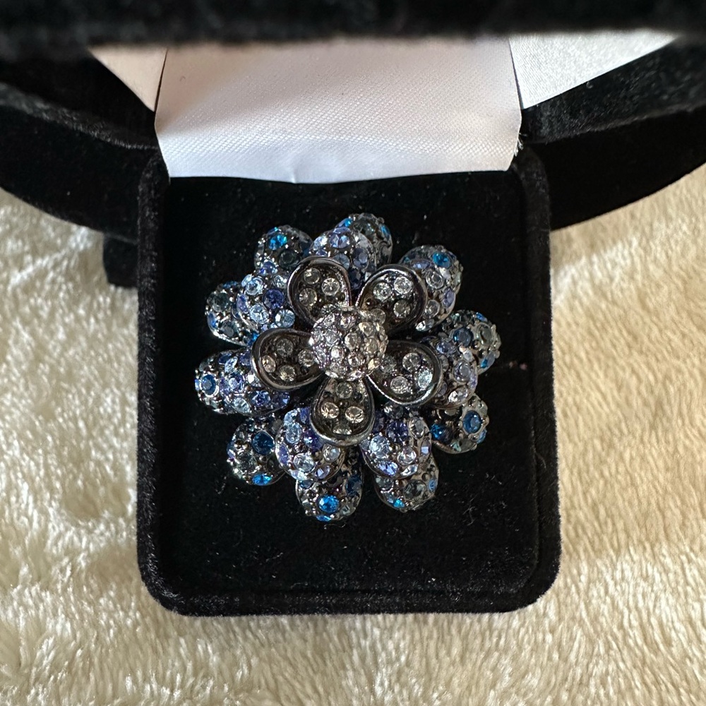 Joan Rivers Blue Pave and Clear Rhinestone Flower Set in Gunmetal. Size 8.